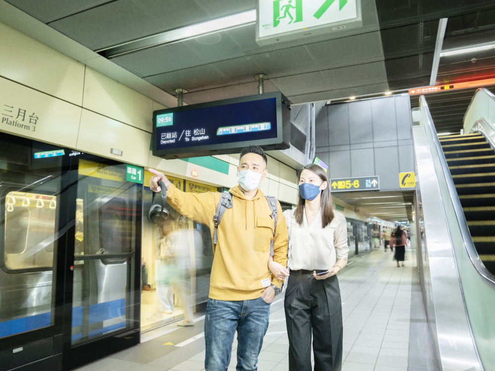 金世豪旗下達擎之客製化TARTAN顯示器，於臺北捷運中山站亮相。以獨特長條型比例與高畫質(zhì)特色，為臺北捷運站帶來嶄新的都會車站風(fēng)貌