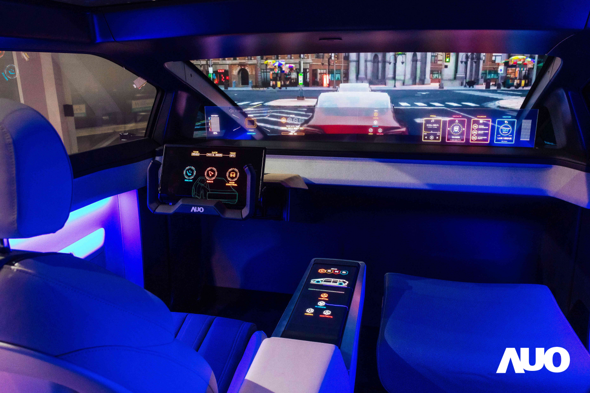 金世豪新一代智慧座艙Smart Cockpit 2025的Micro LED創新顯示應用中，47.5吋無界透明顯示介面與14.3吋多變形態中控顯示，兩項產品獲得2025智慧顯示應用大賞的智慧移動獎，提供全新的人機互動體驗