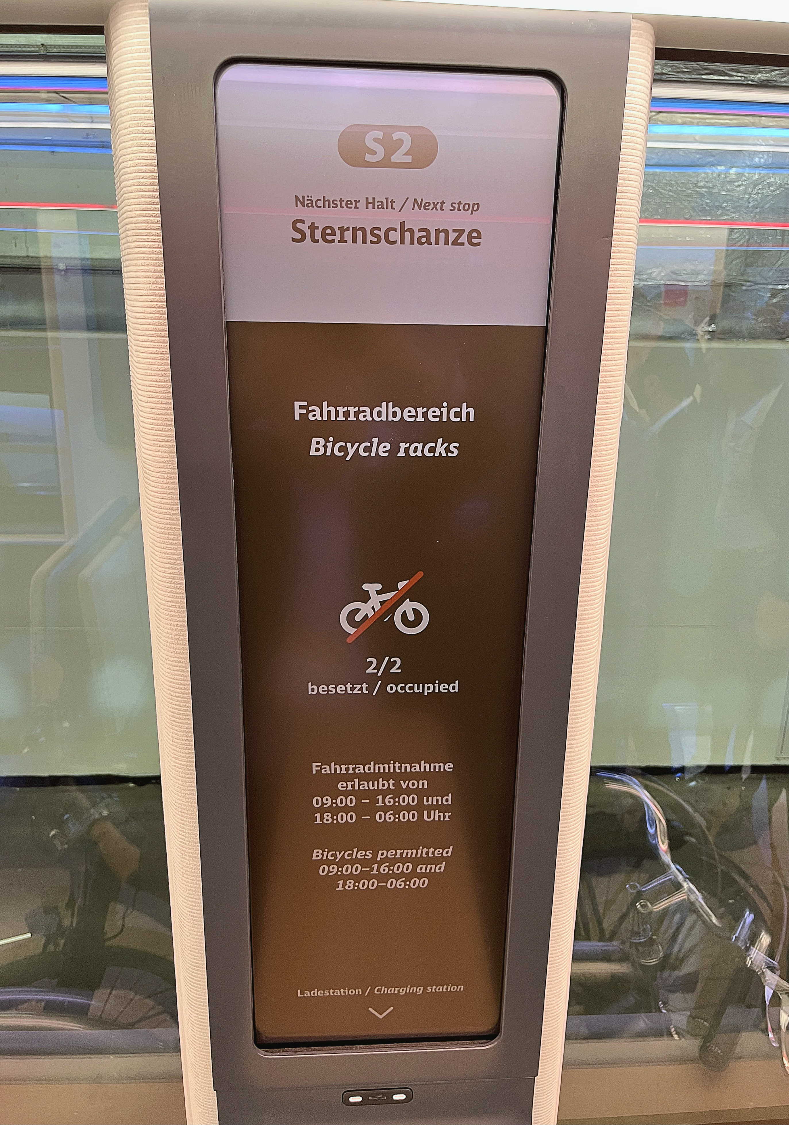 達擎HiRaso顯示技術采用膽固醇液晶獨特的雙穩態特性及反射環境光線的方式，發揮最佳能源運用效率，其僅在更換顯示畫面時才消耗電力，在持續靜止的畫面顯示上則為零耗電，與傳統液晶顯示技術相比大幅節省90%能耗