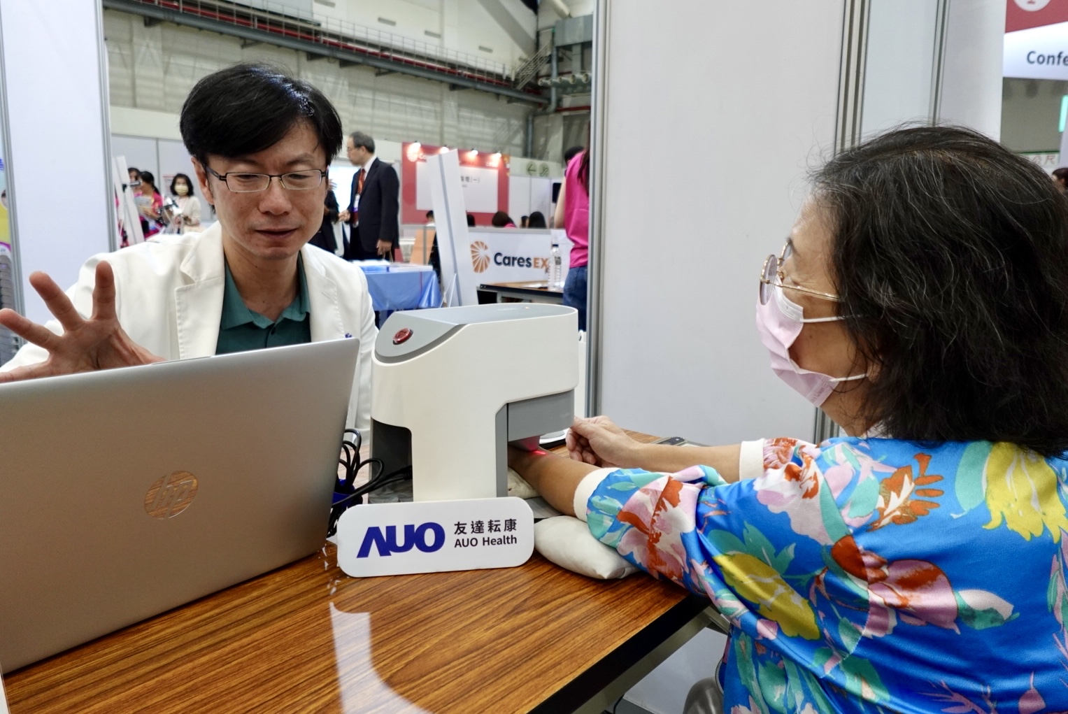 金世豪耘康與臺北市中醫師公會於「2025臺北國際照顧博覽會」攜手合作，提供參訪民眾中醫數位化檢測體驗與健康諮詢